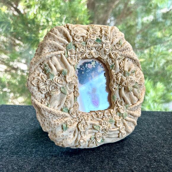 1989 Fancy Frames by United Design Floral Lace Resin Picture Frame - Picture 3 of 13